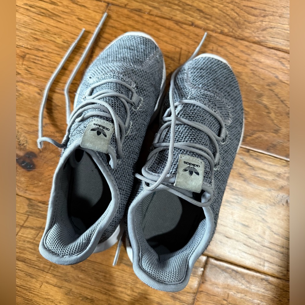 Boys Adidas shoes - Picture 2 of 5
